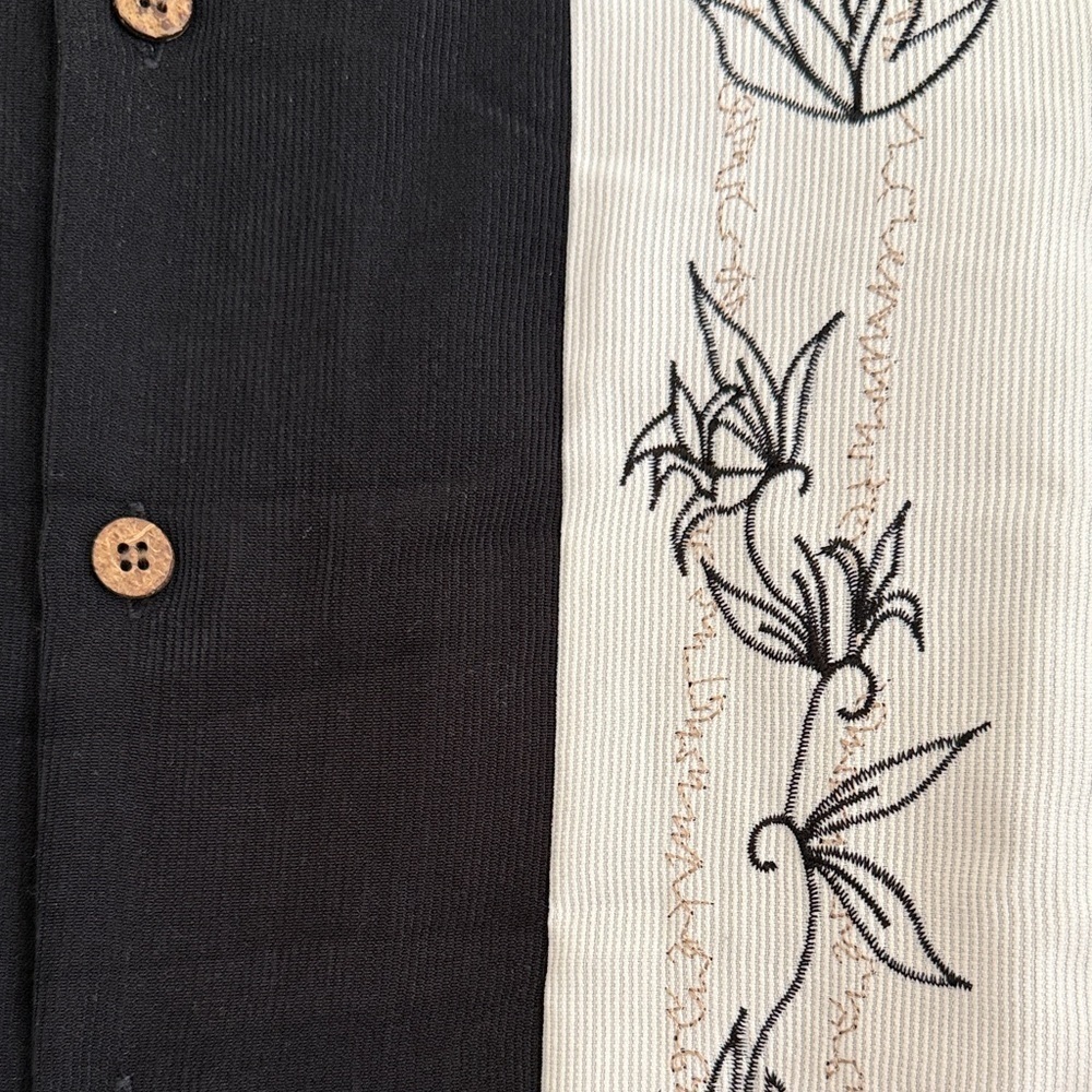 Men's Black and White Button-Up Shirt - Picture 3 of 4